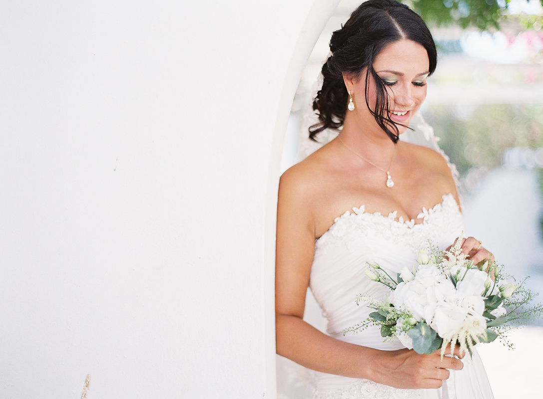 Outdoor Wedding in Greece by Les Anagnou Photographers | Destination Wedding Photographers