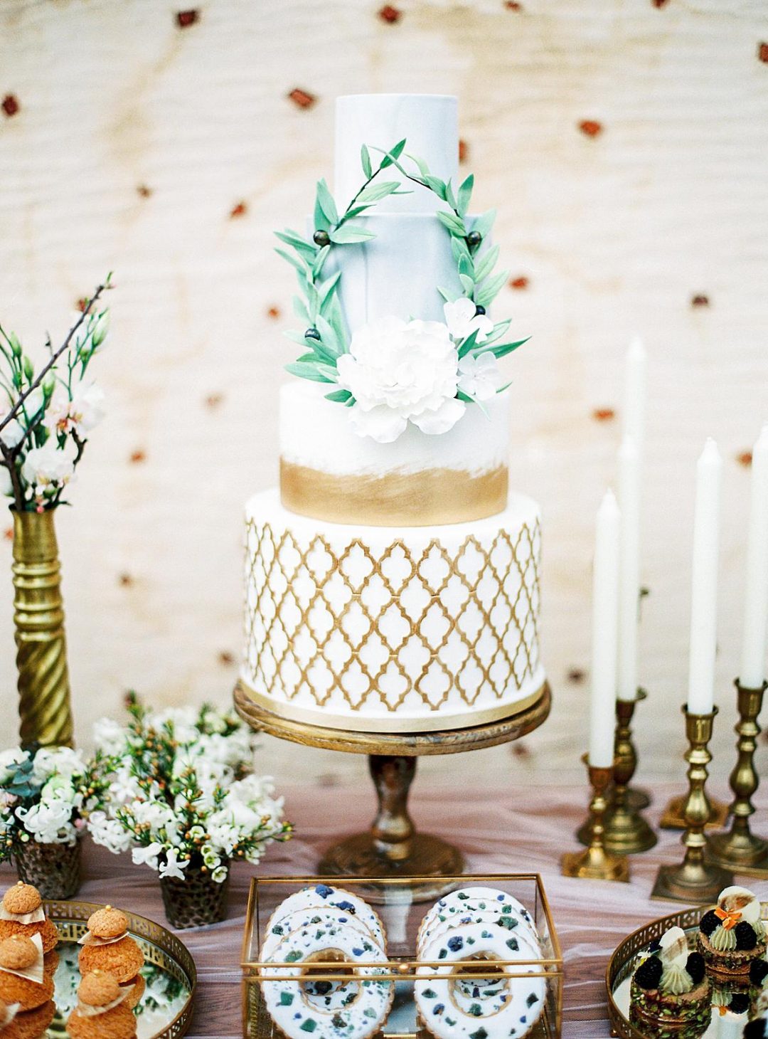 6 tips on how to choose your destination wedding cake | Les Anagnou ...