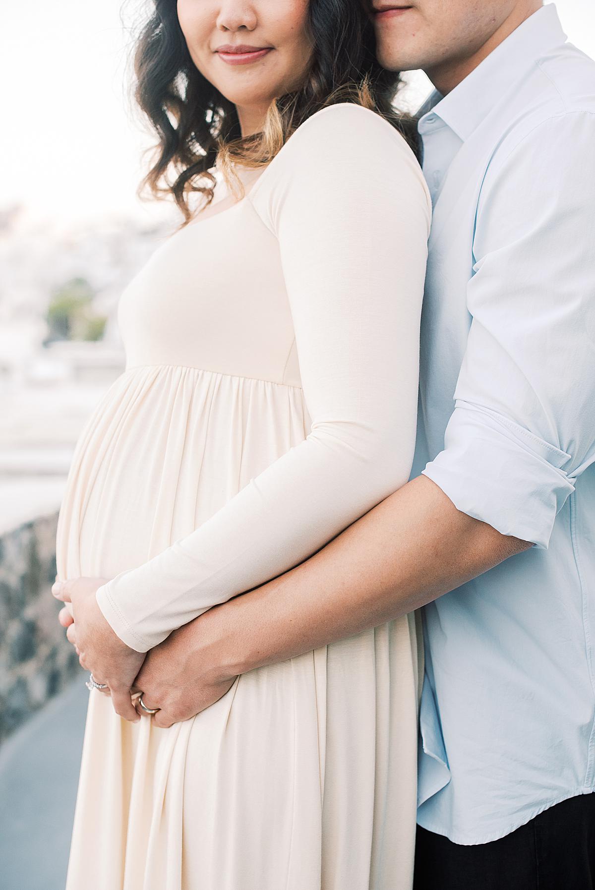 maternity session at canaves oia santorini