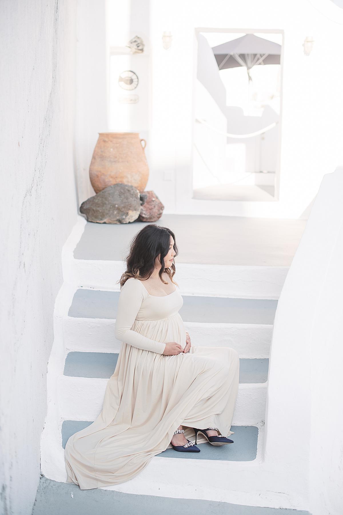 maternity session at staircase at oia santorini