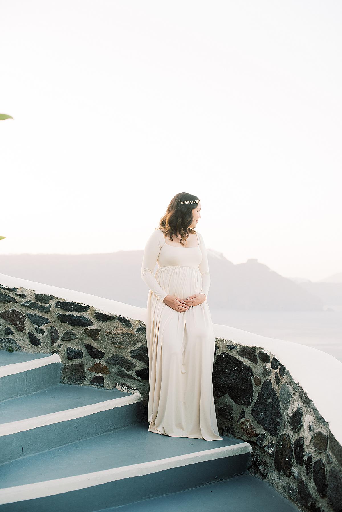 maternity session at canaves oia santorini