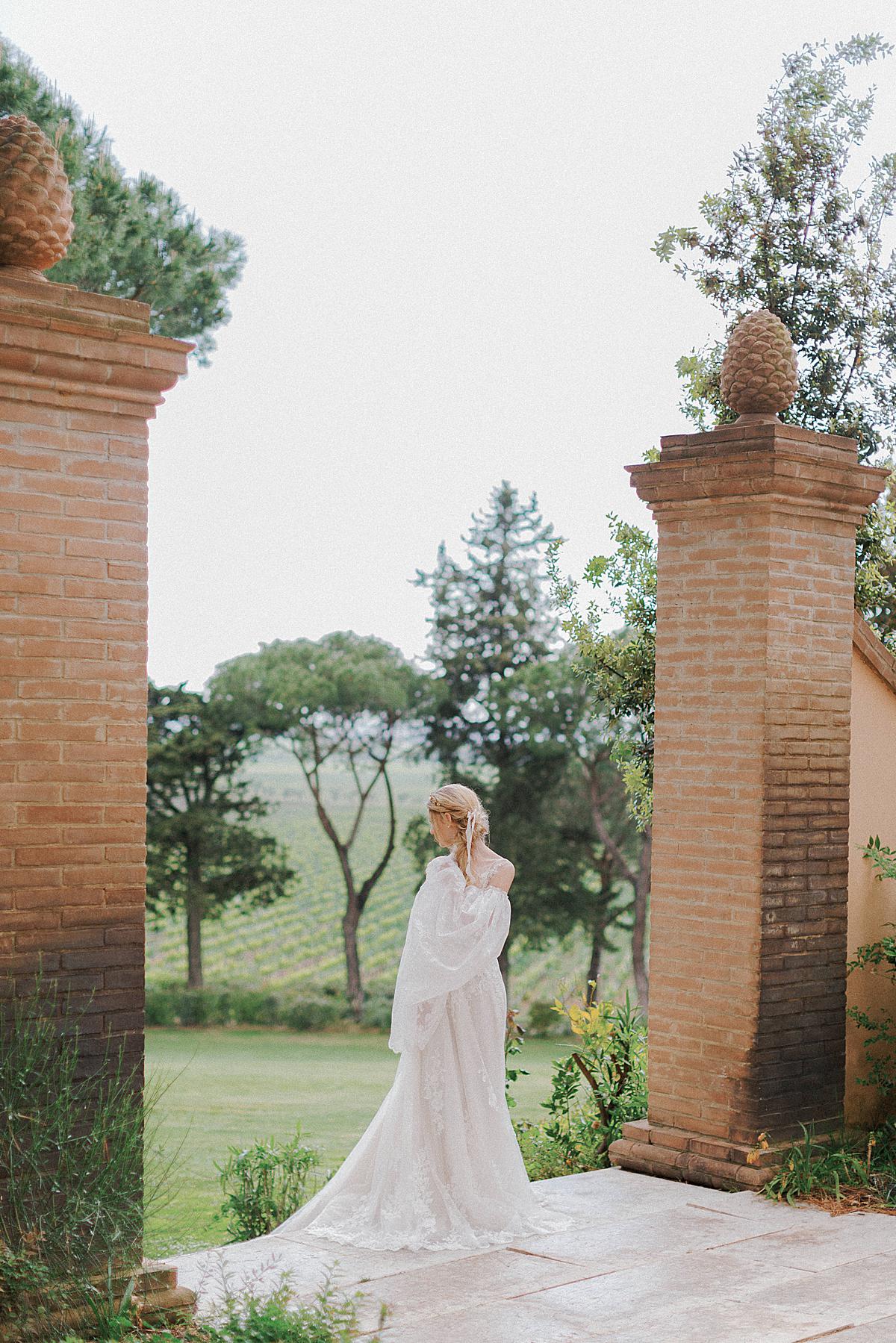 bride and groom portraits at L'Andna in Tuscany