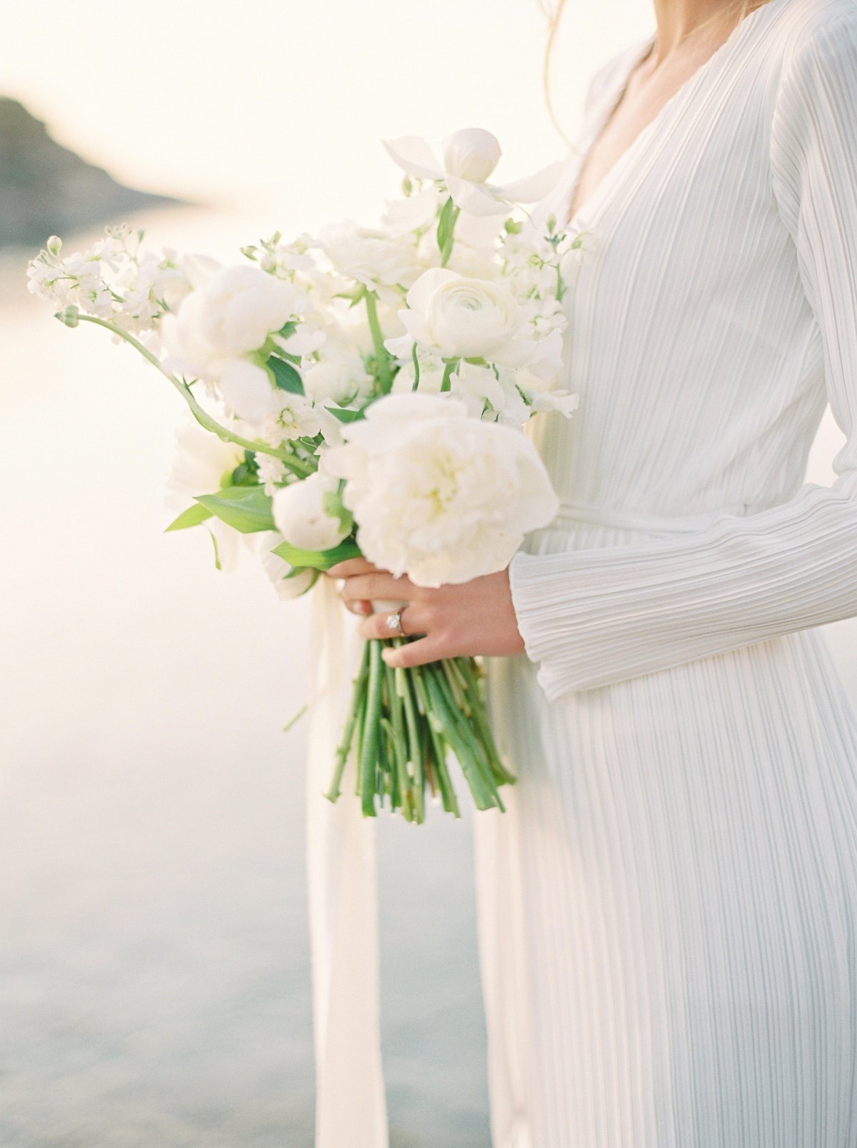 white bridal bouquet wiht ranunvulus and peonies for a destination wedding in greece