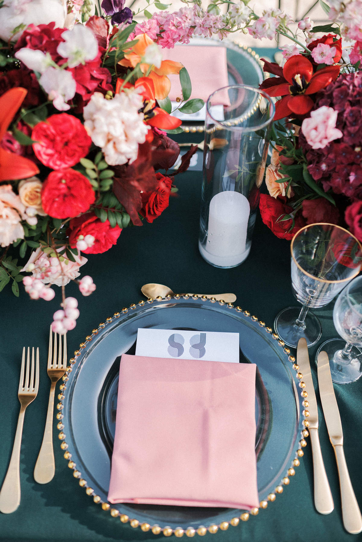 green and red wedding table setting in portugal by les anagnou