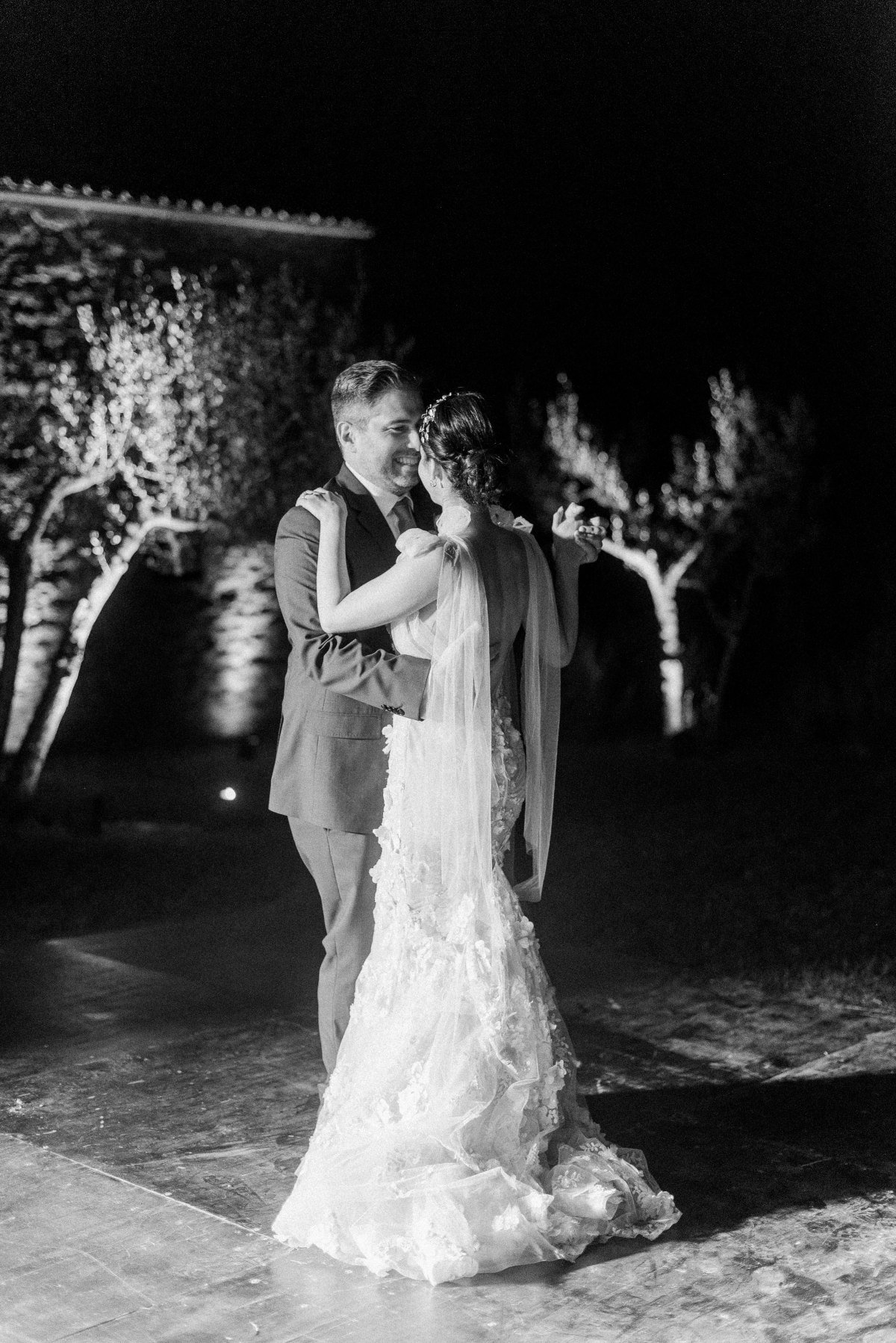 black and white wedding photograph of bride and groom dancing in tuscany by les anagnou