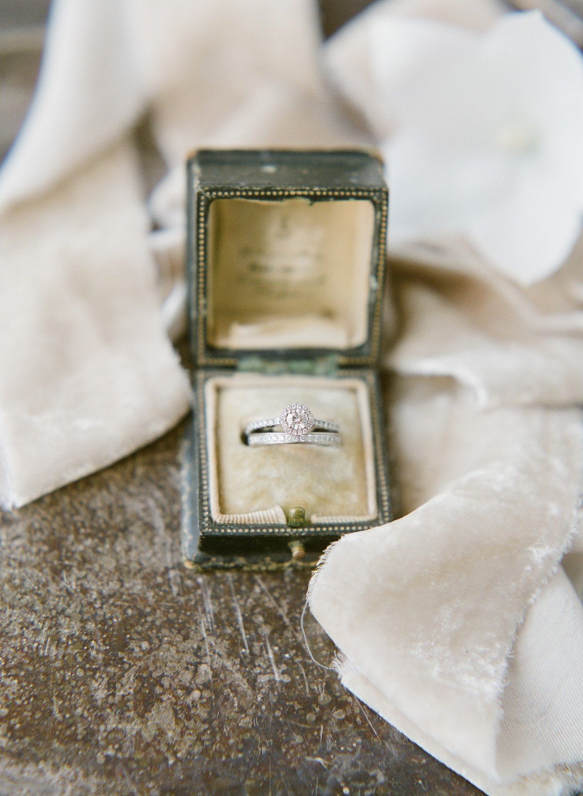 diamond engagement ring - les anagnou - wedding photography