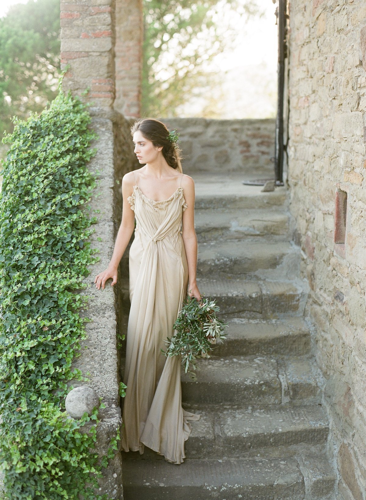 villa montanare in tuscany wedding editorial by les anagnou wedding photographers
