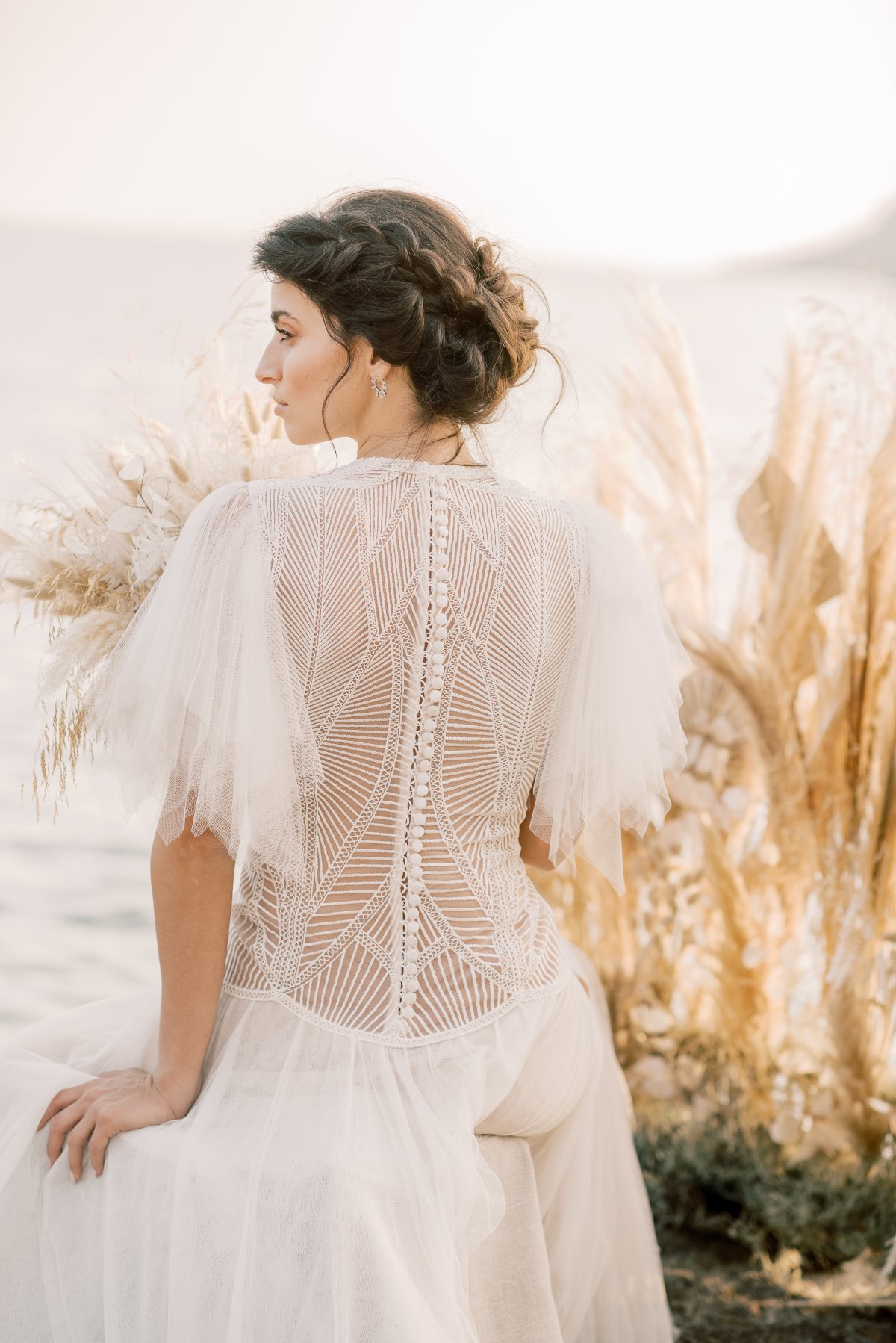 how to find a camera worthy dress - wedding photographer greece - les anagnou - wedding dress with beautiful back